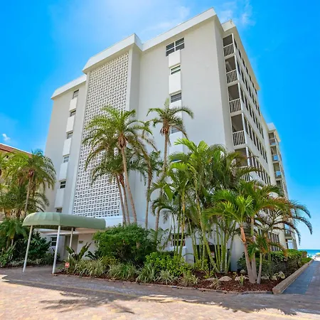 Crescent Arms Apartment